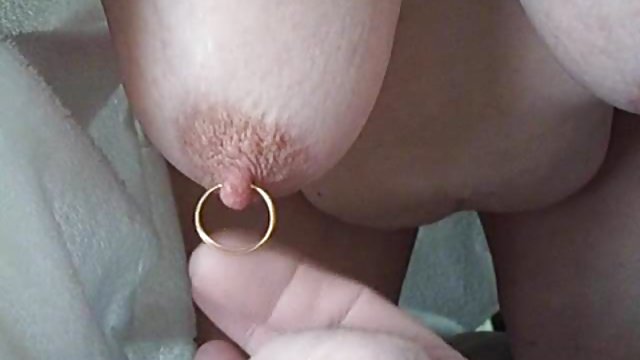 Порно Онлайн Без Регистрации Порно звезда избавляется от стесняющей одежды перед мастурбацией